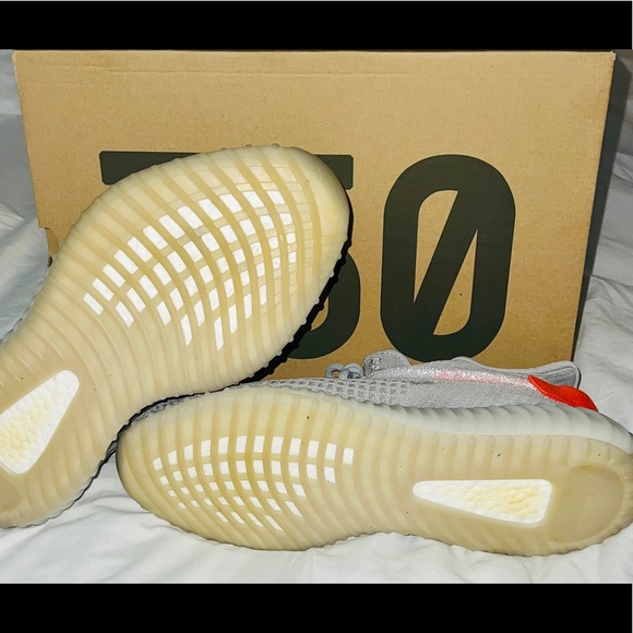 Yeezy 350 V2 “Tail Lights” (M 12) - Picture 7 of 8